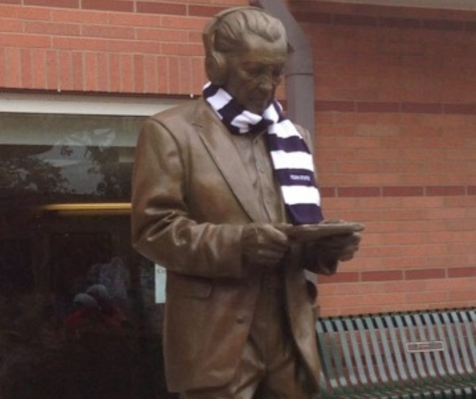 Closeup of Downtown Eugene Brown sculpture 